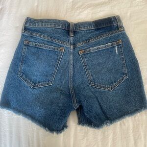 Abercrombie & Fitch”The 4” Mom Short” High Rise - Size 25 0)